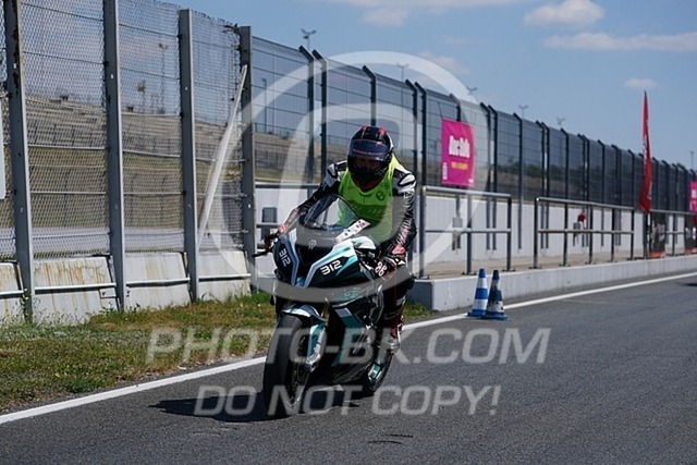 2025_05_12_PBK_11374 | Sportfotografie; SlowMotion; Video; Rennstrecke; Hafeneger; Speer; Racing; RSE; BMW; CBO; Trackday; Motorsportarena; Hockenheimring; Brno; Most; Barcelona; Valencia