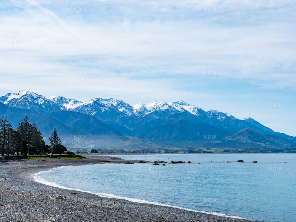 Berge und Meer - Kaikoura | Strandabschnitt bei Kaikoura - Realisiert mit Pictrs.com