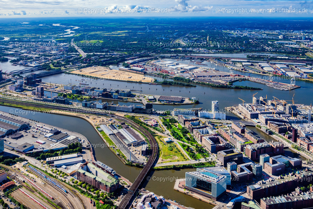 Hamburg_Mitte_Oberhafen_ELS_1027050823 | HAMBURG 05.08.2023 Entwicklungsgebiet der Wohngebiets- und Gewerbeflächen des Oberhafenquartiers an der Stockmeyerstraße im Ortsteil HafenCity in Hamburg, Deutschland. Weiterführende Informationen bei: Hamburg Kreativ Gesellschaft mbH. // Developing field of residential and commercial space of Oberhafenquartiers on Stockmeyerstrasse in the district HafenCity in Hamburg, Germany. Further information at: Hamburg Kreativ Gesellschaft mbH. Foto: Martin Elsen