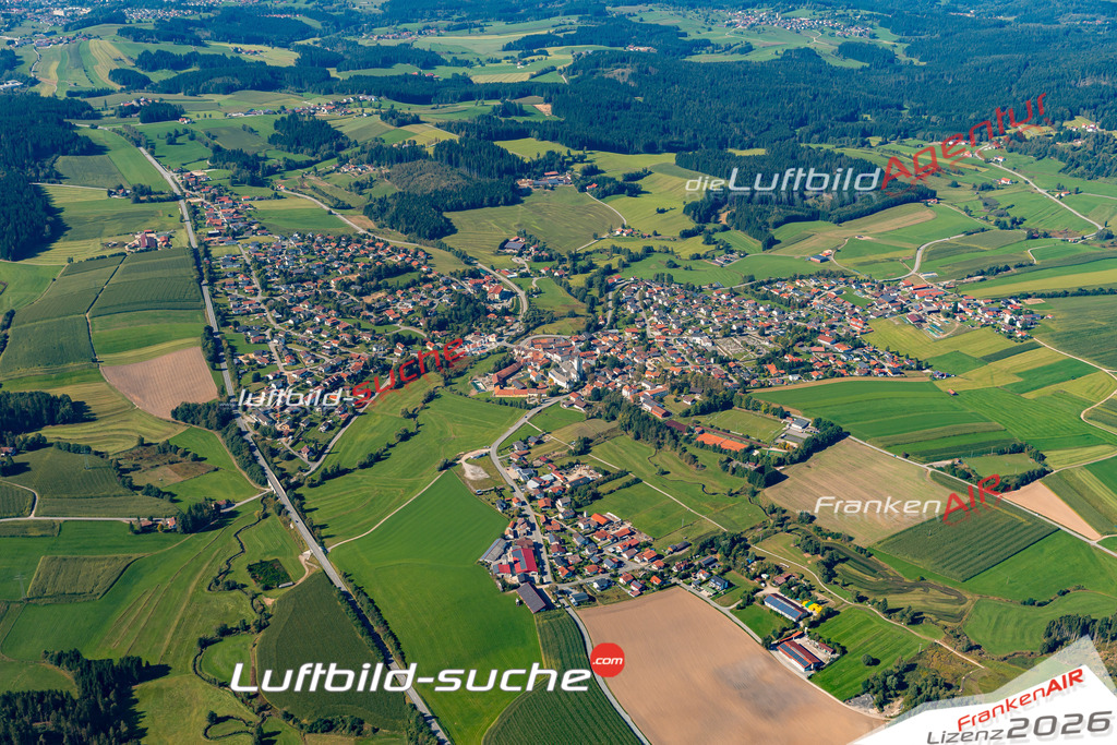 Das Luftbild der Stadt Rinchnach wurde 2021 vom Flugzeug heraus erstellt (keine Drohne) Aufnahmehöhe ca.450 Meter- hohe Bildauflösung und Druck-Qualität garantiert!