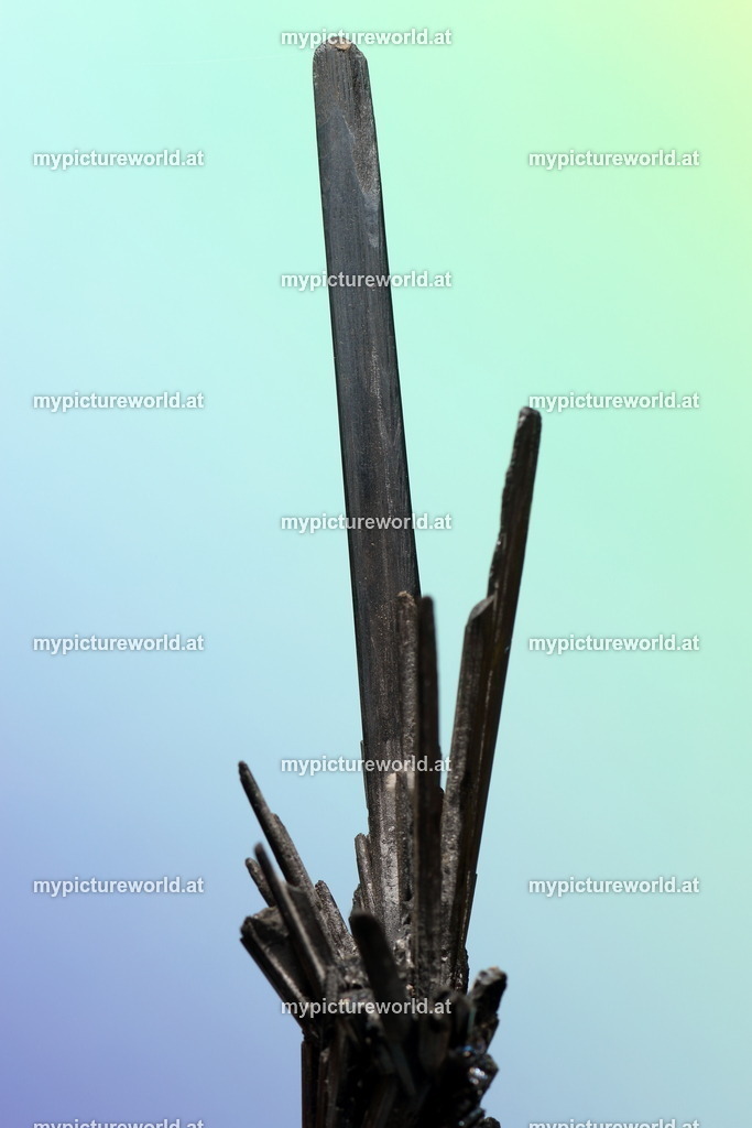 Antimonit-001 | Das Bilderarchiv über Tiere, Planzen und Landschaften. In der Bilddatenbank finden Sie ein große Auswahl an hochwertigen Bilder für Ihre Werbung - Realized with Pictrs.com