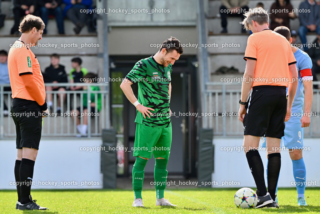 SC Landskron vs. SVG Bleiburg | Björn Michael Wilhelmer-Zitter Referee, Martin Begusch Referee, #17 Julian Brandstätter SC Landskron, SC Landskron vs. SVG Bleiburg, SC Landskron vs. SVG Bleiburg am 28.04.2024 in Villach (Sportzentrum Landskron), Austria, (Photo by Bernd Stefan)