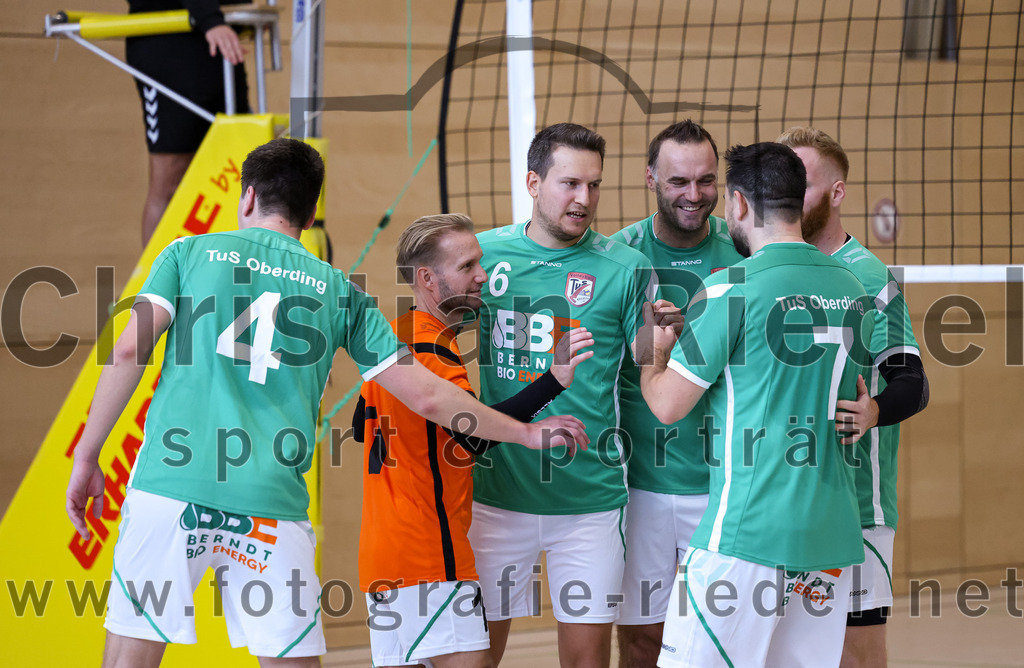 2022-11-12_103_TuS_Oberding_gegen_SC_Freising_II | Oberding, Deutschland, 12.11.2022:
Volleyball, Bezirksliga Ost 2022 / 2023, 7. Spieltag, TuS Oberding gegen MTV Pfaffenhofen II, Endergebnis: 3:2

Peter Koch (TuS Oberding, #4), Bernd Walter (TuS Oberding, #1), Oliver Pelz (TuS Oberding, #6), Andre Paul (TuS Oberding, #5), Christian Sieracki (TuS Oberding, #7), Benedikt Lösch (TuS Oberding, #10)

Foto: Christian Riedel / fotografie-riedel.net