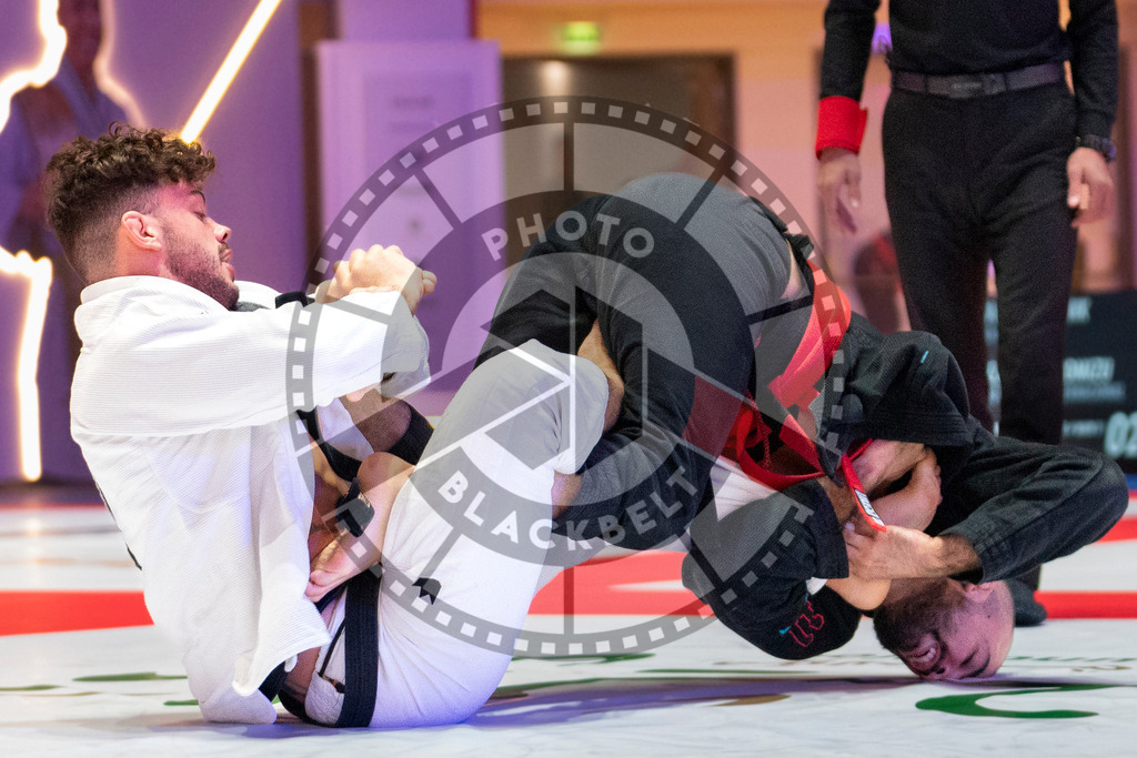 20231109PBB3645 | Fighters compete during the AJP World Professional Championship in the Mubadala Arena in Abu Dhabi, Arab United Emirates, on November 9, 2023.