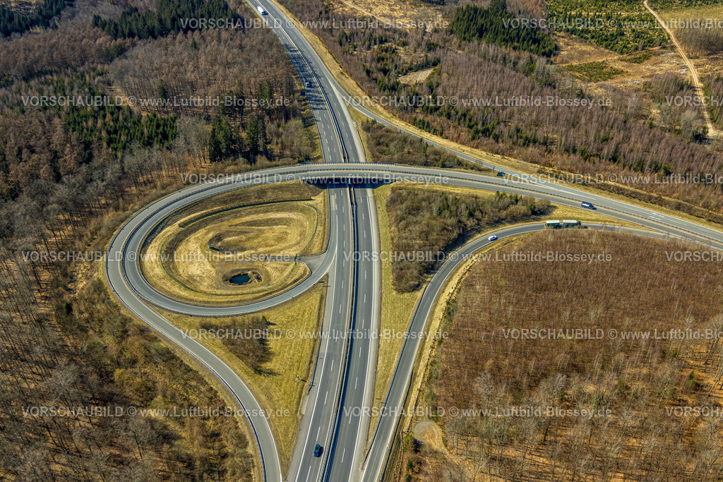 Wenden250307232A4_B54_QuelleOlpe | Luftbild, Autobahndreieck Krombach, Autobahn A4 und Bundesstraße B54, Dreiländereck, Schönau, Wenden, Sauerland, Nordrhein-Westfalen, Deutschland