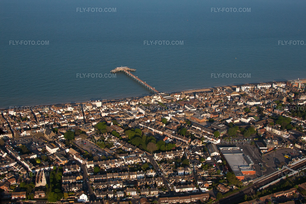 Aerial view: View of the town in Deal in the state England, Great Britain. – Photo: IMG_50748.jpg taken on 05/27/2012 by Werner Riehm/FLY-FOTO.com – Resolution of the original: 4752 x 3168 px