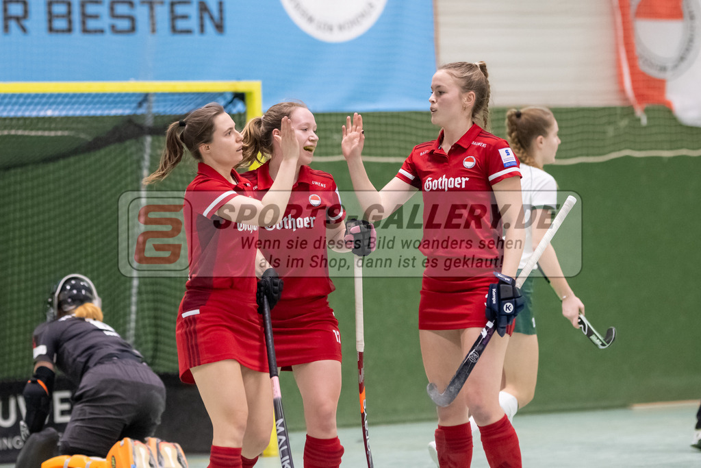 SFE_20230114_0098 | 1. Bundesliga Hockey Damen Rot-Weiss Köln - Uhlenhorst Mülheim am 14.01.2023 in Köln (KTHC Stadion Rot-Weiss Köln Tennis and Hockey Club), Photo: Stephan Fehrmann 2022 (Sports-Gallery),Katharina Hüls ( Rot-Weiss Köln #12 ) ,Pia Maertens ( Rot-Weiss Köln #35 )