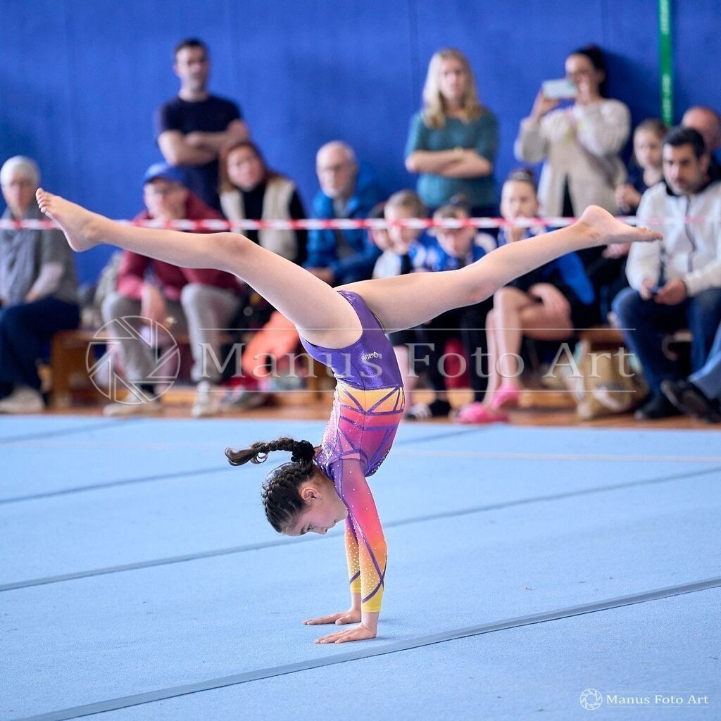 2024-04-19-2-2-B-DSC01001 | Professionelle Sportfotografie in Hamburg, Schleswig-Holstein und Niedersachsen – spezialisiert auf Rhönrad, Geräteturnen, Leistungsturnen und rhythmische Sportgymnastik. Bundesweite Begleitung von Rhönrad-Events. Jetzt Sport-Fotos - Realisiert mit Pictrs.com