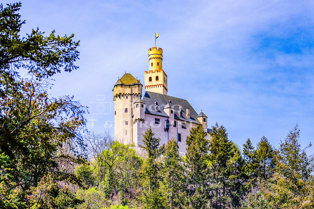 Marksburg-083638 | Die Marksburg ist die bekannteste Burg am Mittelrhein und wurde als einzige nie zerstört. - Realisiert mit Pictrs.com