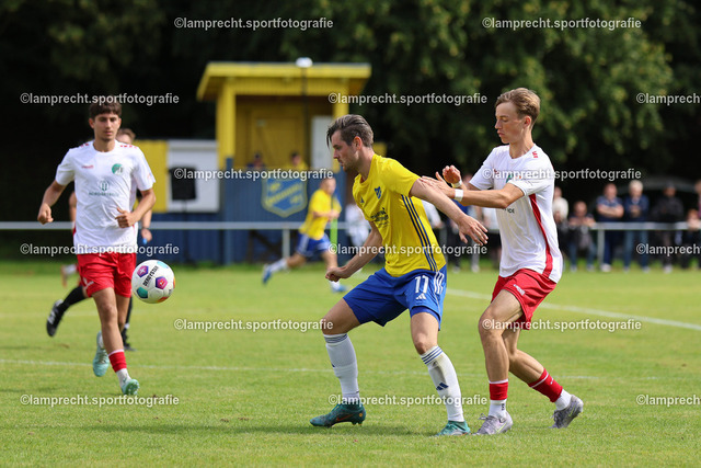 Fußball I Herren I Senioren Landesliga Holstein I 5. Spieltag I SC Rönnau - VfB Lübeck U21 I 23.08.2025.67 | v.l. Janick Loose (11, SC Rönnau), Henry Jeschonek (3, VfB Lübeck U21) - Realisiert mit Pictrs.com