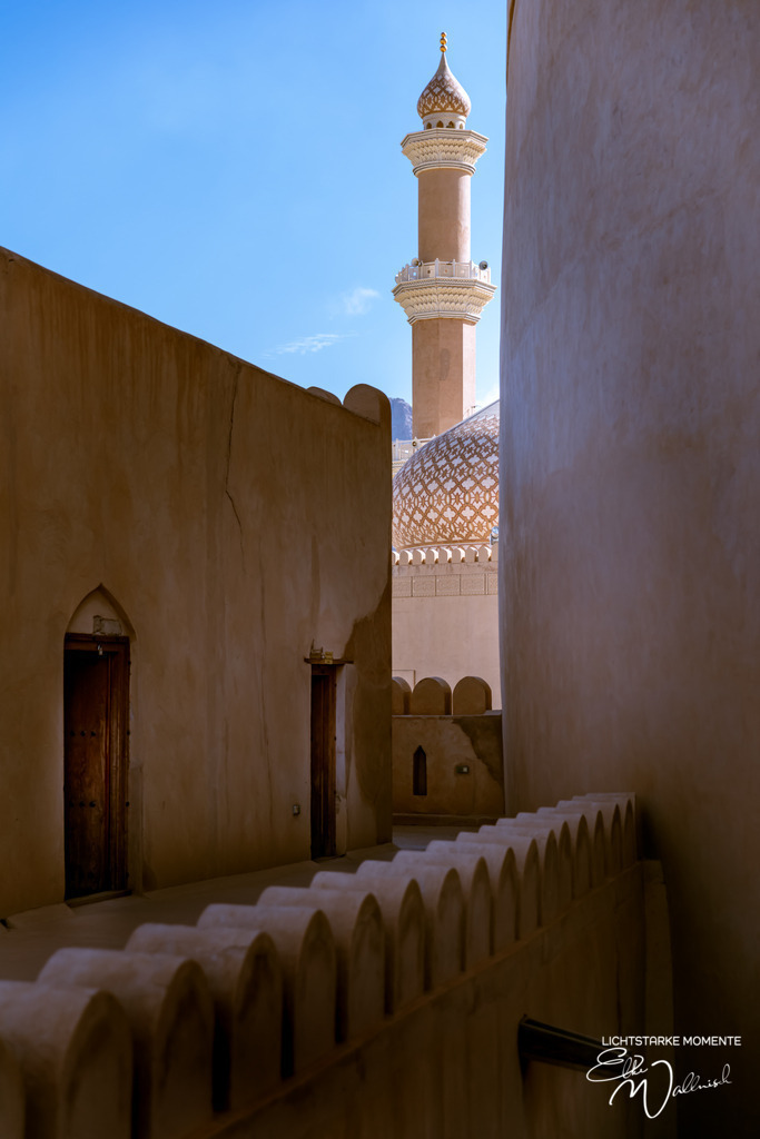 Fort Nizwa, Oman | Herzlich willkommen auf meiner Seite! Ich bin Elke Wallnisch, Deine Fotografin für lichtstarke Momente. Der Name steht für alles, was mich mit der Fotografie verbindet: Das Licht und seine machtvolle Wirkung auf eine Situation oder unsere Stimmung - Realisiert mit Pictrs.com