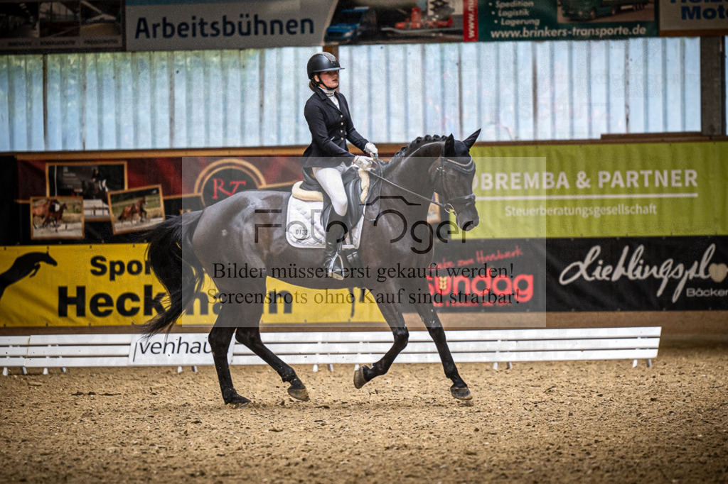 DOS_1654 | Entdecke hochwertige Reitturnierfotos von Foto Oger. Professionell, emotional und authentisch – jetzt Lieblingsmomente im Shop bestellen.Deutschlandweite Turnierfotografie. - Realisiert mit Pictrs.com
