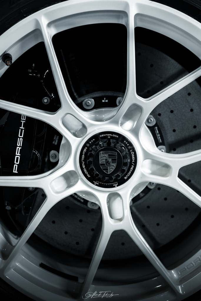 911 Turbo 992 | Entdecken Sie die faszinierende Welt von Alexander Tschuncky Arts: Kreative Fotografie, atemberaubende Automobilkunst und hochwertiger Bilderdruck. Lassen Sie sich inspirieren! - Realisiert mit Pictrs.com