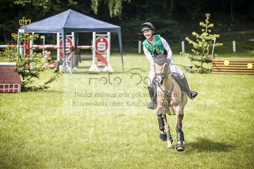 DOS_0066 | Entdecke hochwertige Reitturnierfotos von Foto Oger. Professionell, emotional und authentisch – jetzt Lieblingsmomente im Shop bestellen.Deutschlandweite Turnierfotografie. - Realisiert mit Pictrs.com