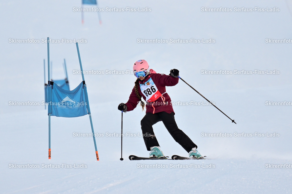 SRF_25.12.2025_0263 | Skirennfotos,Serfaus,Fiss,Ladis,Kinderskirennen,Winter,Tirol,Oberland,skirace,SFL,feelfree,weil wir's genießen,ski,Ski,skifahren,Sonnenplateau, - Realisiert mit Pictrs.com