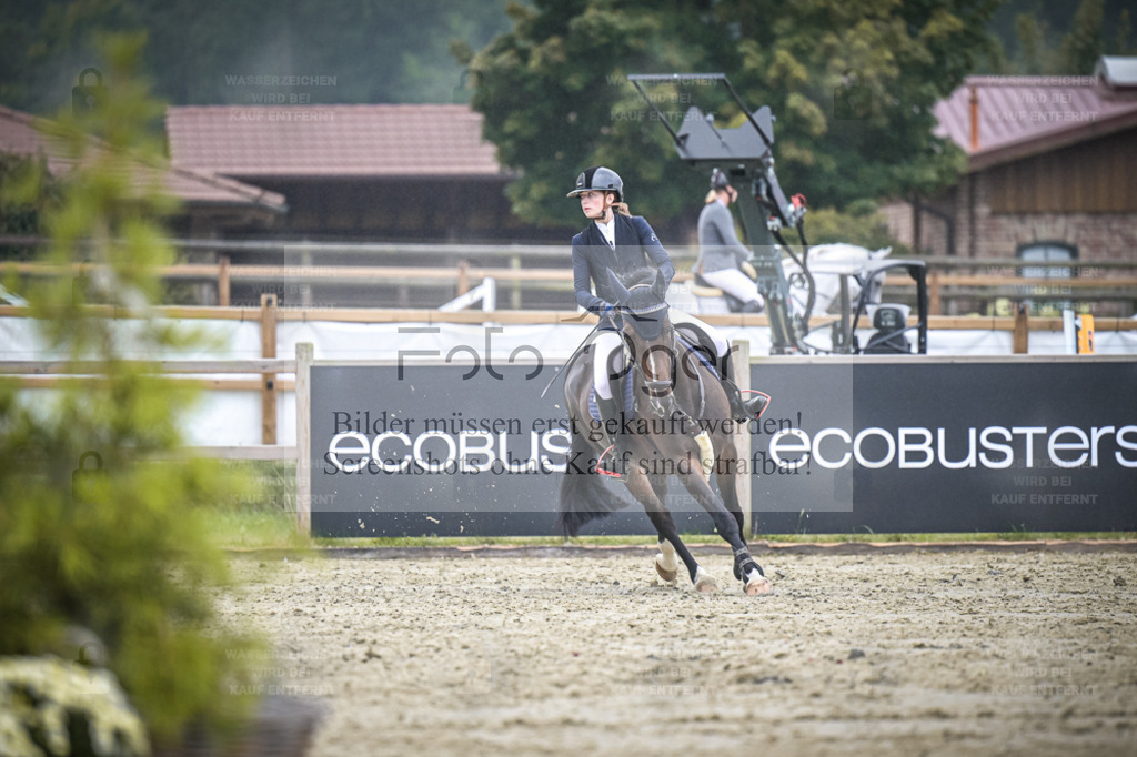 DOS_2490 | Entdecke hochwertige Reitturnierfotos von Foto Oger. Professionell, emotional und authentisch – jetzt Lieblingsmomente im Shop bestellen. - Realisiert mit Pictrs.com