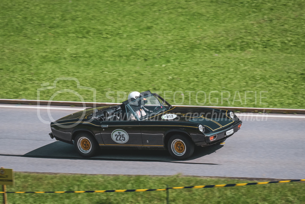 21. Arosa ClassicCar 2025 - 6. =September= 2025 | Andreas Wyss aus Wiesendangen (SUI) in einem Jensen-Healey 1120 aus dem Jahre 1972 mit Startnummer 225 am Arosa ClassicCar 2025 in der Kategorie Classic Trophy..@arosaclassiccar, @arosa.official, #arosaclassiccar, #arosa, #76curves, #classiccarBild: Sportfotografie Markus Aeschimann | www.markus-aeschimann.ch - Realisiert mit Pictrs.com