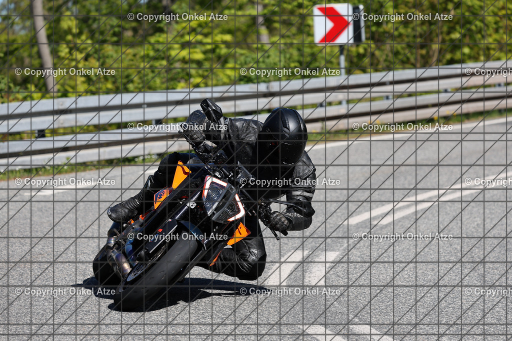 IMG_8822 | Fotograf am Kyffhäuser. Onkel Atze. Kyffhäuser Rennstrecke. Café36. Motorsportfotografie. - Realisiert mit Pictrs.com