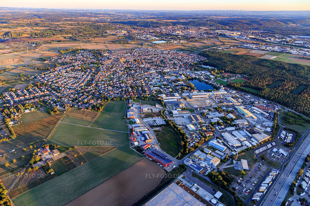Luftbild: Industriegebiet an der A5 mit RONAL TECHNOLOGIE GmbH in Forst im Bundesland Baden-Württemberg in Deutschland. Foto: IMG_111593.jpg vom 09.09.2018 durch Werner Riehm/FLY-FOTO.deRONAL GROUP | Great Passion for Great Wheels