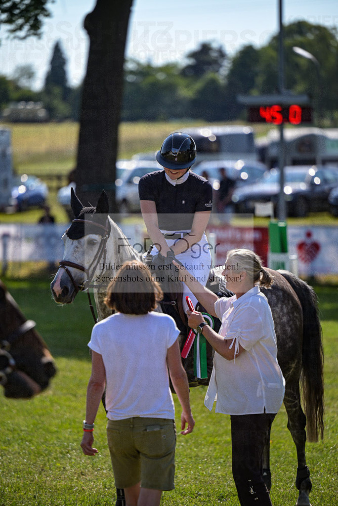 Reitturnier Voxtrup | Entdecke hochwertige Reitturnierfotos von Foto Oger. Professionell, emotional und authentisch – jetzt Lieblingsmomente im Shop bestellen. - Realisiert mit Pictrs.com
