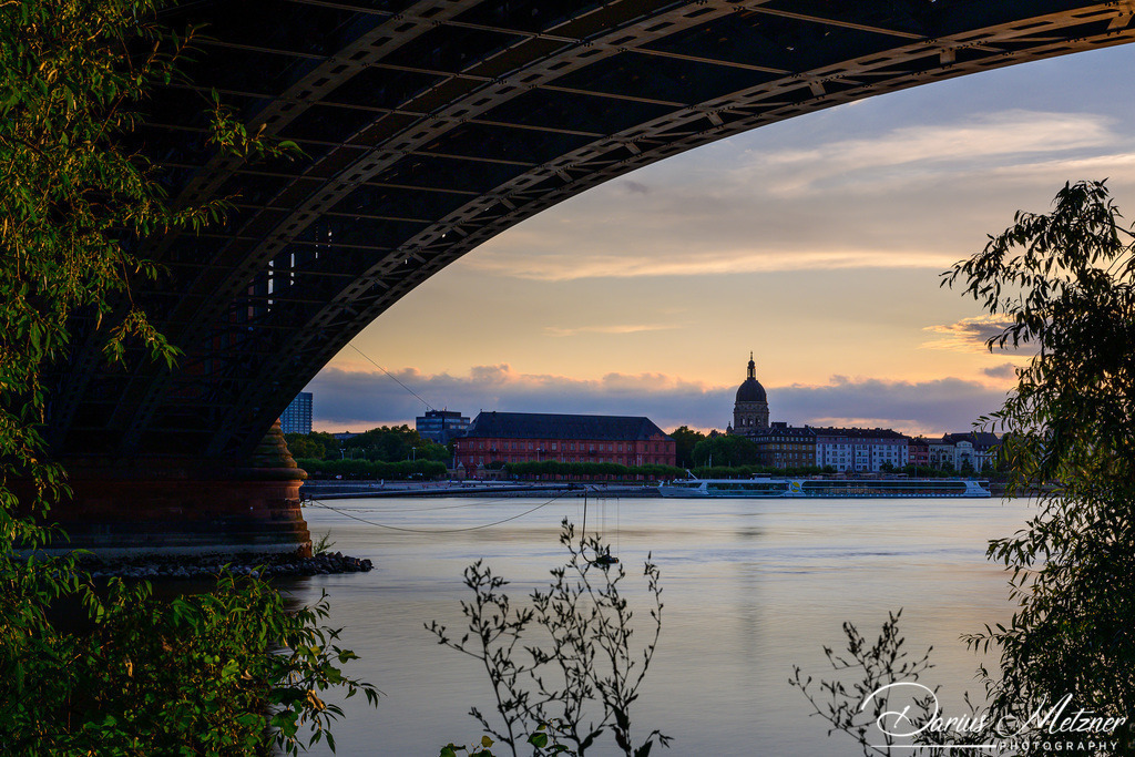 Die Theodor-Heuss-Brücke | Die Theodor-Heuss-Brücke zwischen Mainz und Mainz-Kastel