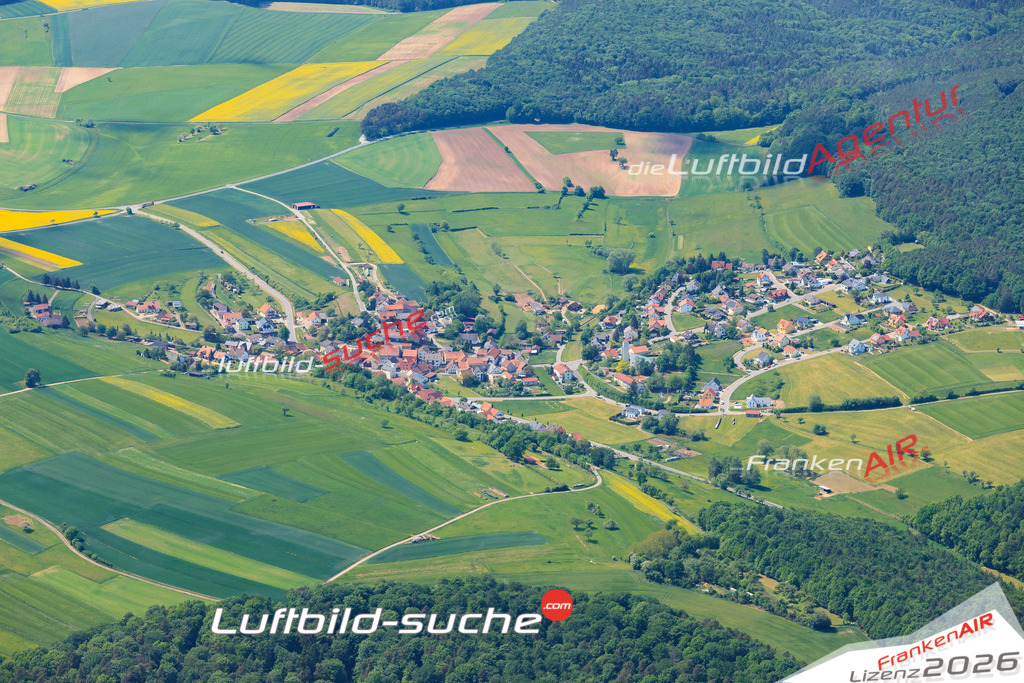 Luftbild von Weisbrunn Eltmann - Luftaufnahme wurde 2015 von https://frankenair.de mittels Flugzeug (keine Drohne) erstellt - die Geschenkidee