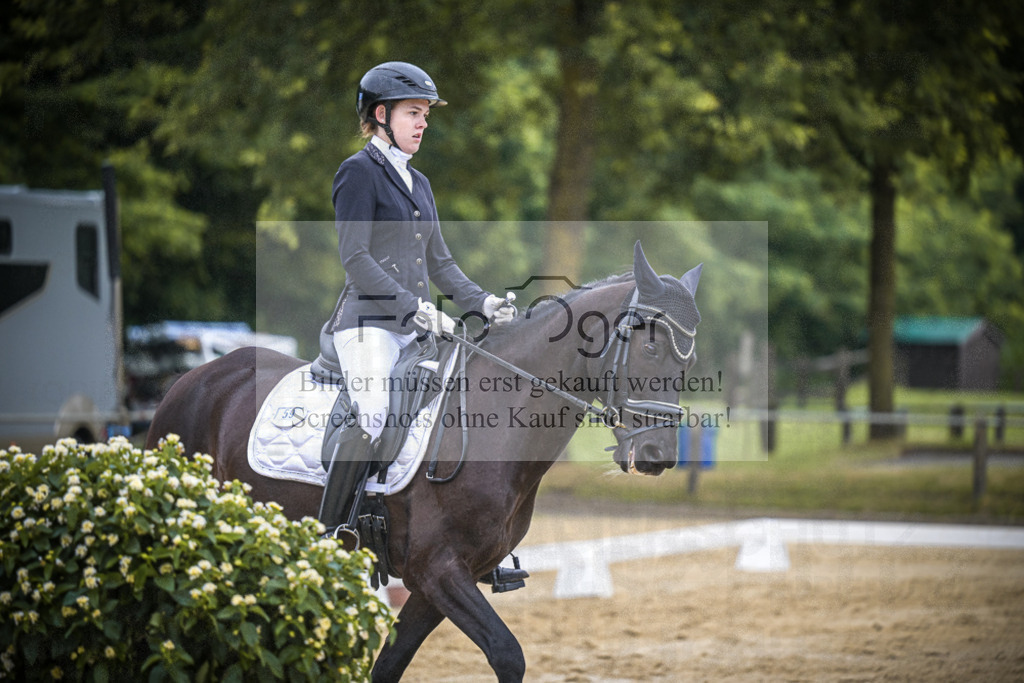DOS_2462 | Entdecke hochwertige Reitturnierfotos von Foto Oger. Professionell, emotional und authentisch – jetzt Lieblingsmomente im Shop bestellen.Deutschlandweite Turnierfotografie. - Realisiert mit Pictrs.com