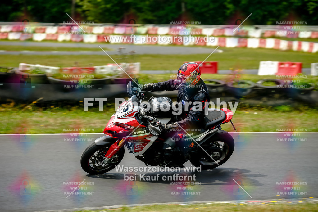 VBK-4813 | Hier findet Ihr Bilder von Touristenfahrten auf der Nürburgring Nordschleife oder von anderen Veranstaltungen die ich besucht habe. Viel Spass beim Durch Schauen 