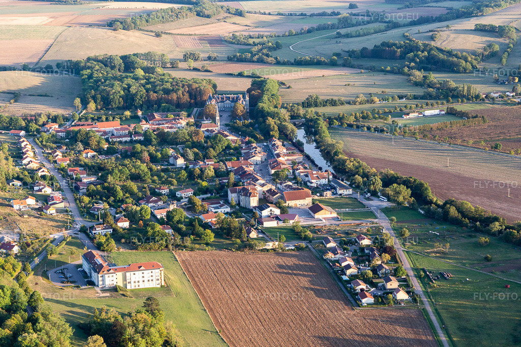 Vue aérienne: Château de Haroué à Haroué dans le département Meurthe et Moselle, France. Photo: IMG_117898.jpg prise le 14/09/2019 par Werner Riehm/FLY-FOTO.eu – Résolution de l'original: 5325 x 3550 px
