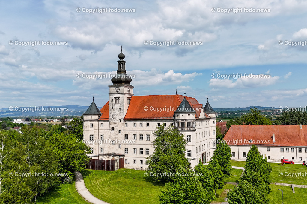 Hartheim_ Lern- und Gedenkschloss_ 07.05.2025-39 | 07.05.2025, Hartheim, AUT, Lern- und Gedenkort, Schloss Hartheim, im Bild Schloss Hartheim, Toetungsanstalt der Nazionalsozialisten waehrend des 2. Weltkrieg, NS-Zeit, Holocaust, Euthanasie, Psychiatrie, Gedenkstaette, KZ-Haeftlinge, Menschen mit Behinderung, Verbrechen, Weg der Vielfalt, gegen Vergessen