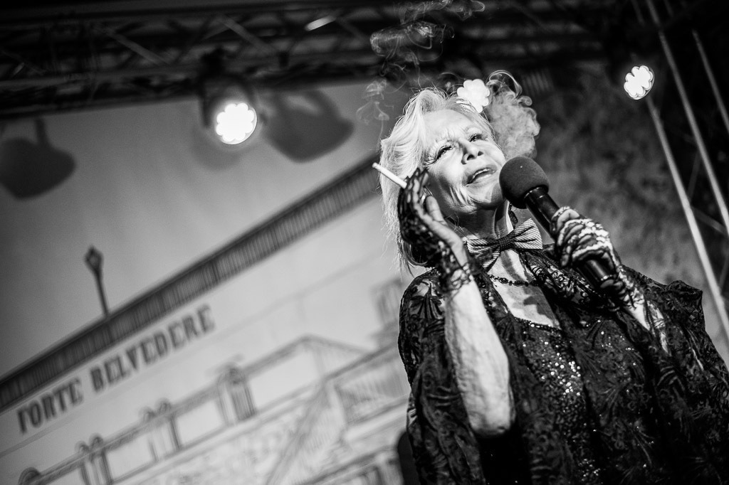 Konzert Dorit Gäbler | Dorit Gäbler im Forte Belvedere Leisnig zum Festival Hallo Leisnig 2022. - Realisiert mit Pictrs.com