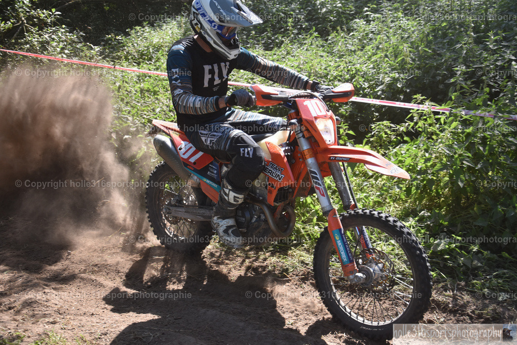 DSC_0241 | Sportfotografie , Motorsport, Motoross, Reitsport, Mointainbike, Enduro,
Landschaft , Outdoor, Eventfotografie, Landschaft, Bilder online bestellen - Realisiert mit Pictrs.com