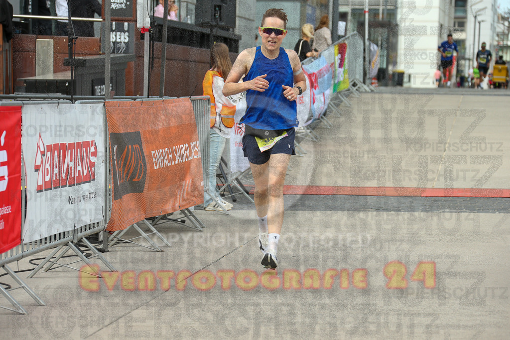 250920_1322_EX1_4212 | Sportfotografie im Rhein-Sieg Kreis, Köln, Bonn, NRW, Rheinland Pfalz, Hessen, etc. Unser Tätigkeitsfeld umfasst den Laufsport vom Volkslauf über den Marathon, Duathlon, Triathon bis zum Ultralauf wie Kölnpfad Ultra oder Schindertrail.