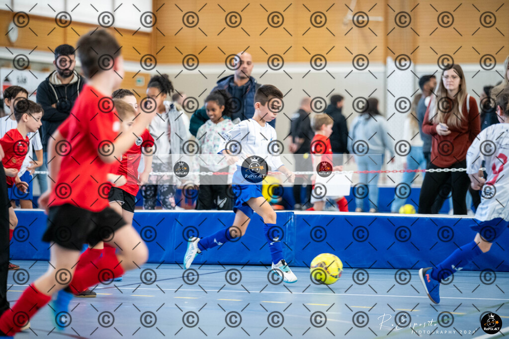 20241124_FCR-Hallenturnier-F3_2_019 | Sport und Naturfotografie von Roberto Esposito zeigt echte Momente Bewegung und die Schönheit der Natur. Ausdrucksstarke Bilder schaffen Emotionen.