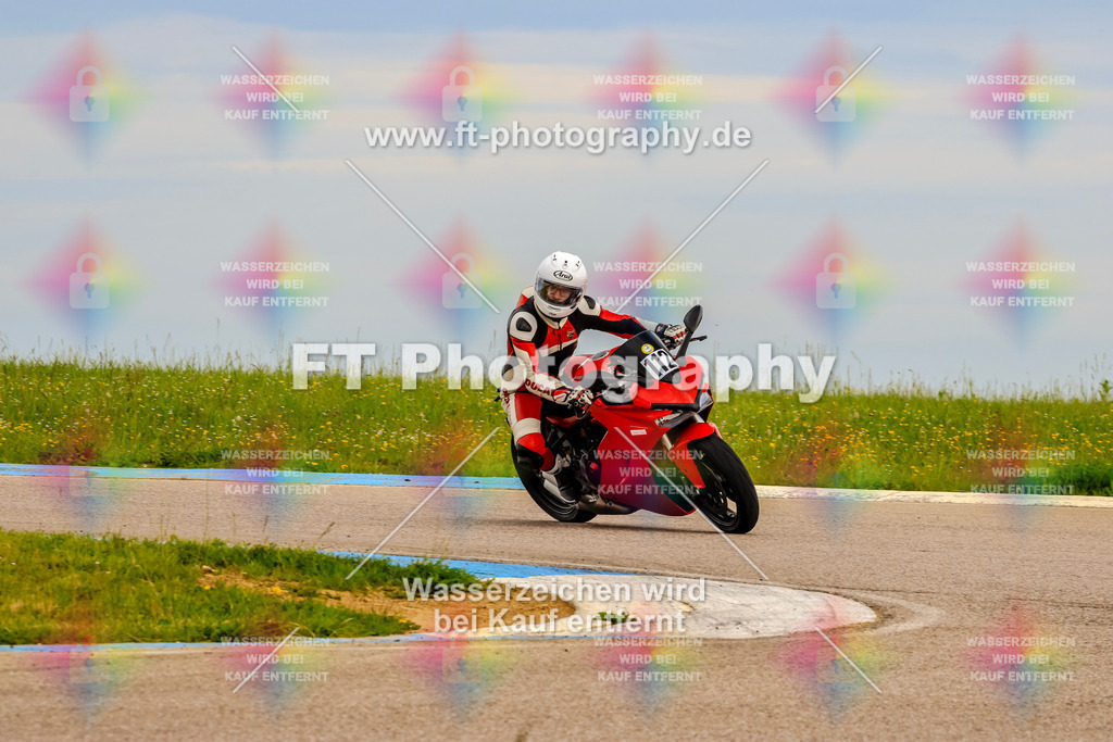 MotoTeam-2580 | Hier findet Ihr Bilder von Touristenfahrten auf der Nürburgring Nordschleife oder von anderen Veranstaltungen die ich besucht habe. Viel Spass beim Durch Schauen 