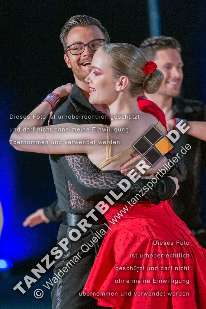 20250503-00222 | Hier finden Sie Tanz Bilder vom Latein und Standard Formationen tanzen. Sportbilder vom Tanzsport. Schöne Fotos und von Weltmeisterschaft, Europameisterschaft, Bundesliga, Regionalliga, Oberliga und Landesliga sowie von GOC Stuttgart, DanceComp, WM Bremen