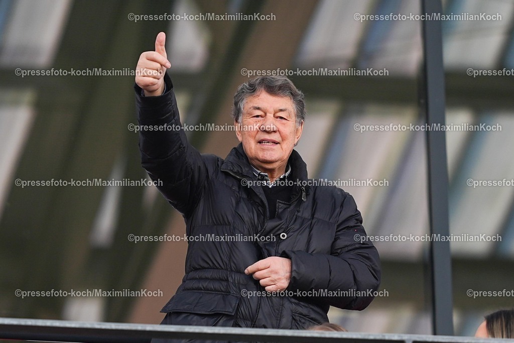 xYDRx24012601144 | 24.01.2026, xydrx, Fußball, 3.Liga, Rot-Weiss Essen - TSV Havelse, Saison 2025 2026, Stadion an der Hafenstraße: Otto Rehhagel   DFB regulations prohibit any use of photographs as image sequences and or quasi-video. Photo: xYannisxDreimannxPressefotoKochx