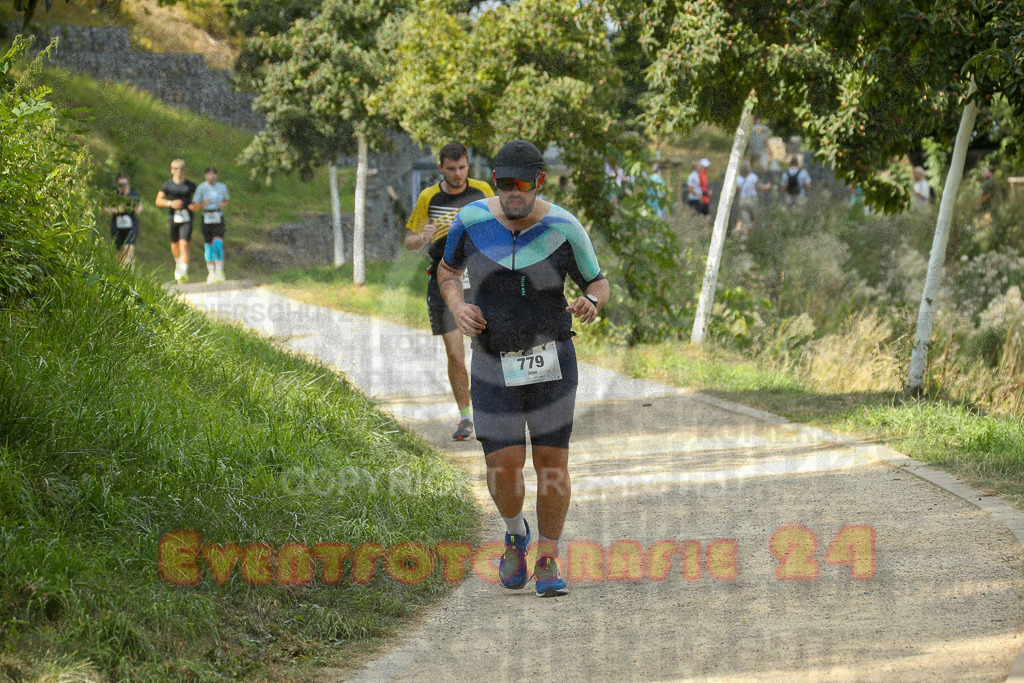 250824_1459_EX1_8243 | Sportfotografie im Rhein-Sieg Kreis, Köln, Bonn, NRW, Rheinland Pfalz, Hessen, etc. Unser Tätigkeitsfeld umfasst den Laufsport vom Volkslauf über den Marathon, Duathlon, Triathon bis zum Ultralauf wie Kölnpfad Ultra oder Schindertrail.