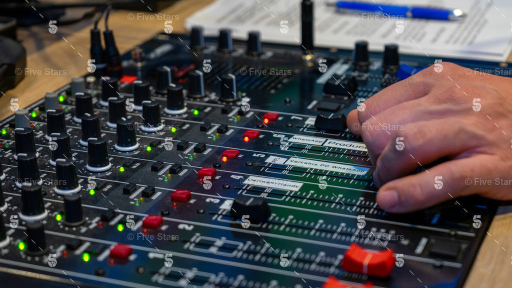 DSC00523_mitLogo18 | Five Stars Fotografie und Videografie fängt Ihre besonderen Momente mit atemberaubenden Bildern und hochwertigen Videos ein. Perfekt für Hochzeiten, Events und mehr – lassen Sie sich von unserer Expertise und Kreativität begeistern. - Realisiert mit Pictrs.com