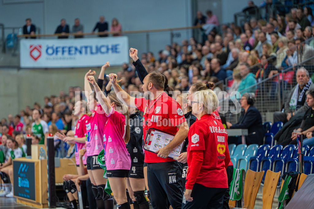 Handball I Frauen I Saison 2025-2026 I 1. HBF I 15. Spieltag I VFL Oldenburg - SV Union Halle-Neustadt 0064 | Freude, Jubel, Begeisterung SV Union Halle-Neustadt / Andreas Wiese (SV Union Halle-Neustadt) - Realisiert mit Pictrs.com