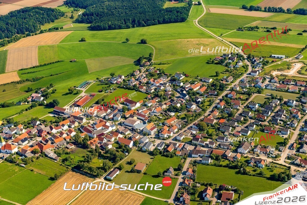 Luftaufnahme der Stadt Rögling - Die Luftaufnahme wurde 2025 vom UL-Flugzeug heraus erstellt ( keine Drohne ) - Hochauflösende Luftaufnahme - für professionelle Ausdrucke geeignet. Die Geschenkidee !Mit Lizenz und Bildrechte bestellbar