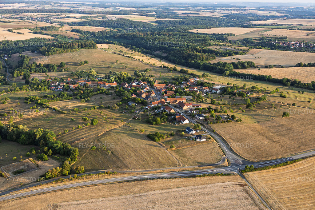 Luftbild: Ortsansicht von Südosten in Volmunster im Bundesland Moselle in Frankreich. – Foto: IMG_158675.jpg vom 15.08.2026 durch Werner Riehm/FLY-FOTO.de – Auflösung des Originals: 5901 x 3934 px