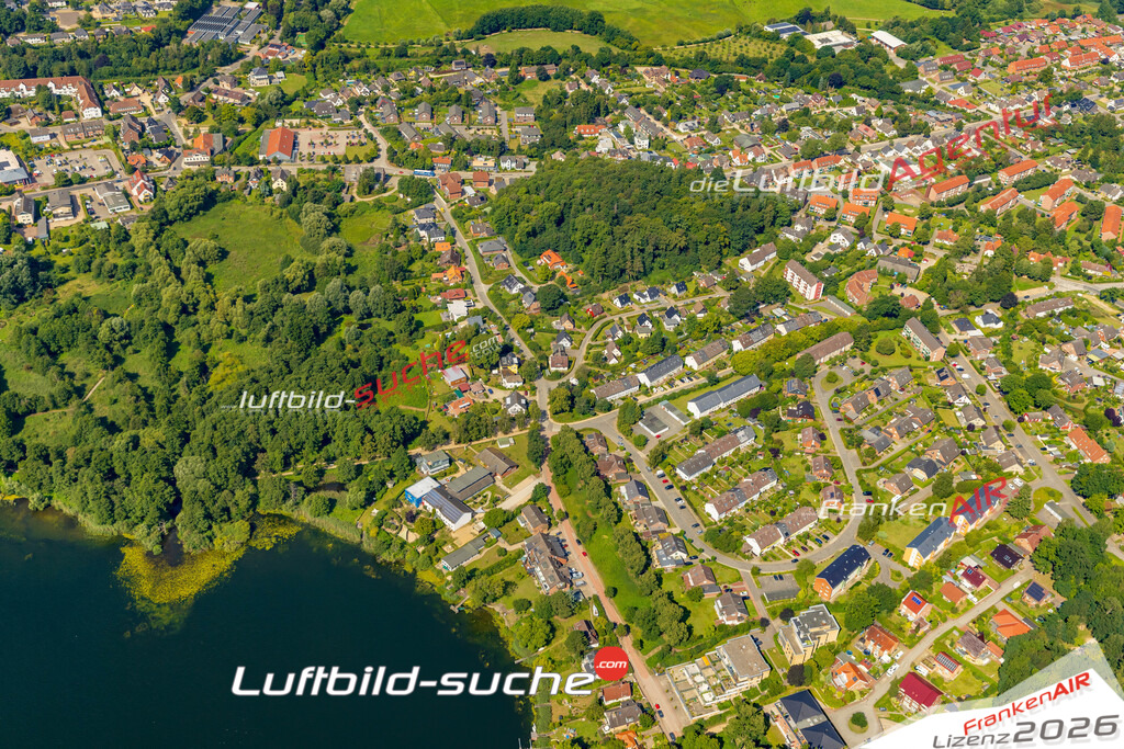 Luftbild der Stadt Malente - Das Luftbild wurde 2025 vom UL-Flugzeug heraus erstellt ( keine Drohnenaufnahme ) - Hochauflösende Luftaufnahme - für Wandbilder und großformatige Ausdrucke geeignet. Das besondere Geschenk!Hier alle&nbsp;Infos zur Lizenzierung der LuftaufnahmeWir fliegen auch dieses Jahr wieder in Ihre Region um Luftbilder zu erstellen.- Luftbild anfragen