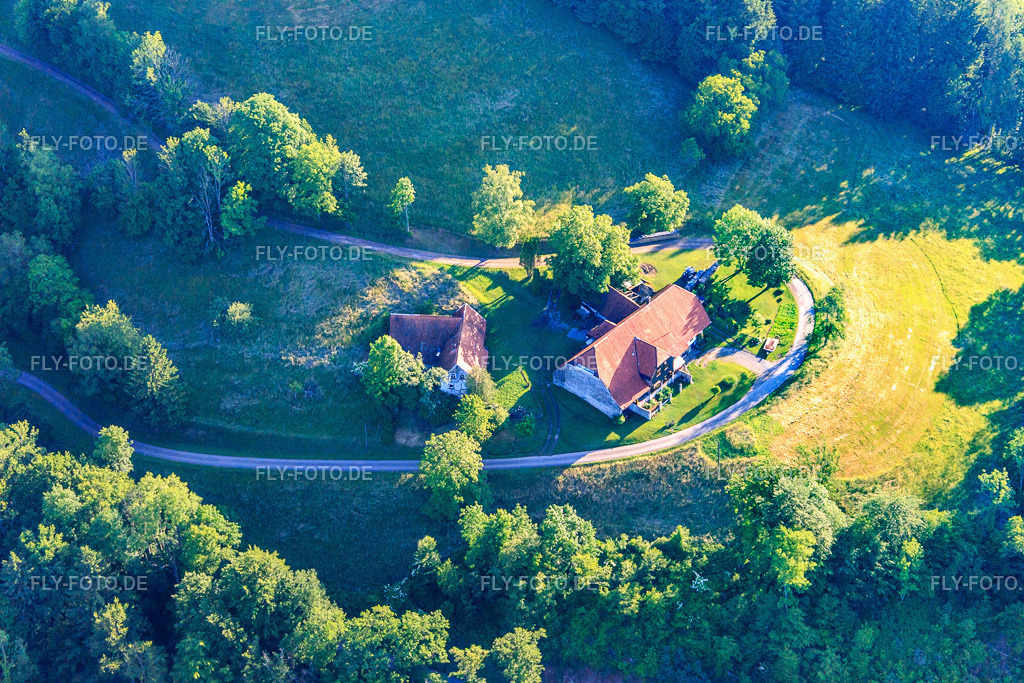 Schwarzwaldhof am Hillersberg | Luftbild: Schwarzwaldhof am Hillersberg im Ortsteil Niederwinden in Winden im Bundesland Baden-Württemberg in Deutschland. Foto: IMG_147626.jpg vom 30.05.2025 durch Werner Riehm/FLY-FOTO.de - Realisiert mit Pictrs.com