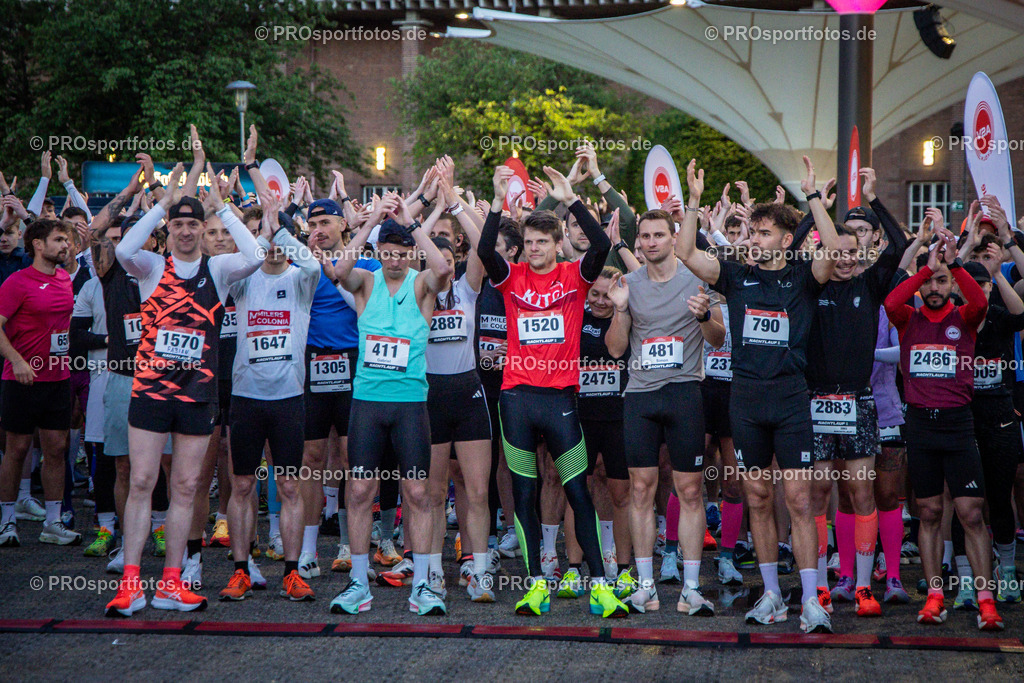 23. ASV Nachtlauf; Koeln, 13.05.26 | Impressionen vom 23. ASV Nachtlauf am 13.05.26 am Tanzbrunnen in Koeln. Foto: BEAUTIFUL SPORTS/Axel Kohring