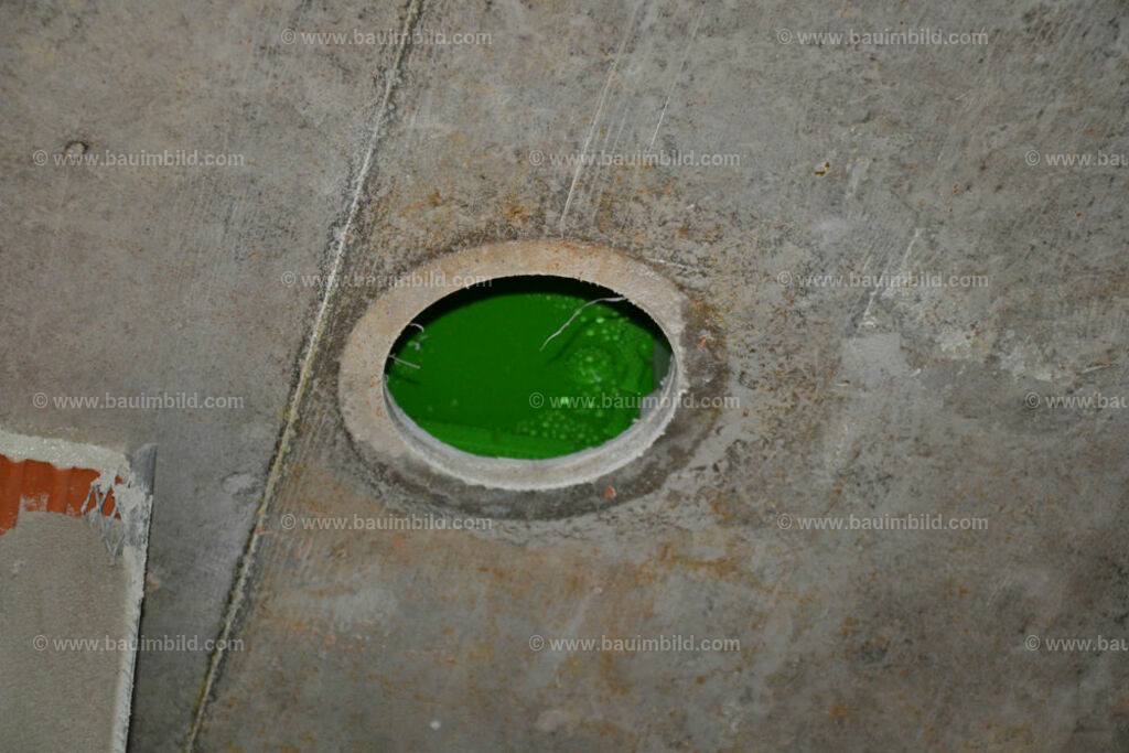 bib-lg17-elektroinstallation-0170 | Nach LV-Leistungsgruppen sortierte Detailfotos über den Bau eines Hauses. Alle Hausbau-Bilder direkt vom Urheber und Autor der Website Haus-Selber-Bauen.com