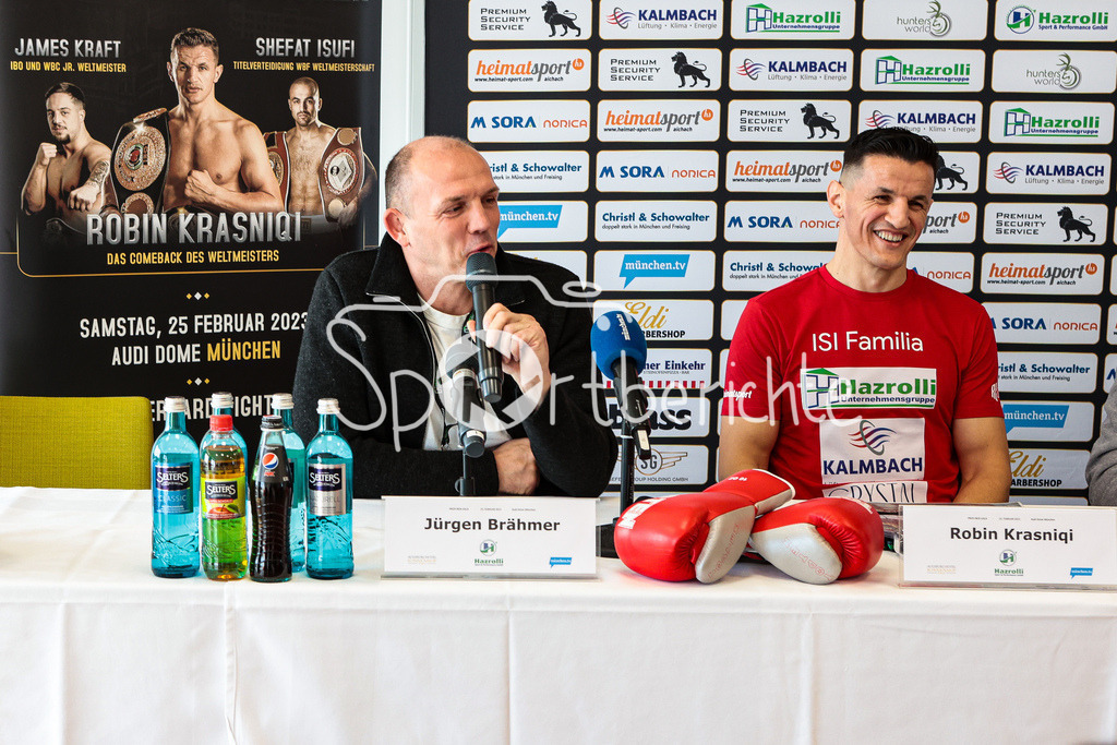 Profi - Box - Gala / Pressekonferenz  | Juergen BRAEHMER (Trainer Robin Krasniqi) bei der Pressekonfernz im Sonnenhof Hotel in Augsburg / daneben Robin KRASNIQI in Rot