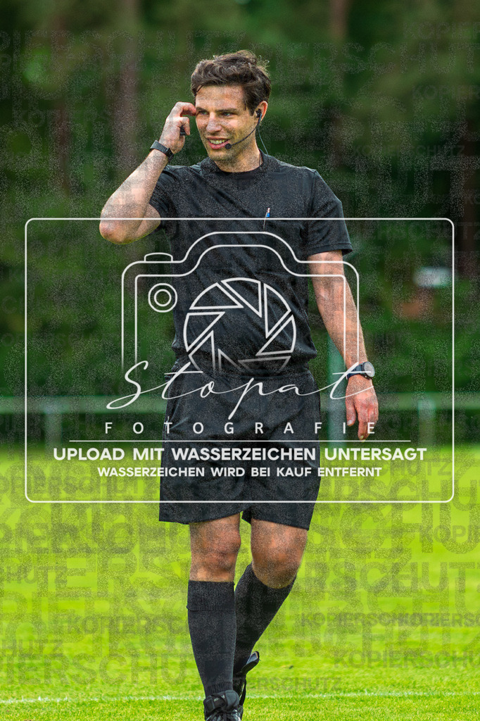 Landesliga Herren LG - TV Jahn Schneverdingen vs. MTV Eintracht Celle | Henrik Specht (Schiedsrichter); Landesliga Herren LG - TV Jahn Schneverdingen vs. MTV Eintracht Celle am 06.06.2026 in Osterwaldstadion, Schneverdingen - Realisiert mit Pictrs.com