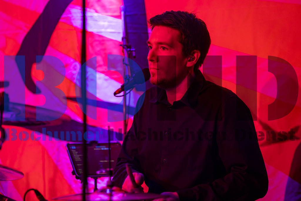 SES_GBAZEC20241227-82 | bond - Realisiert mit Pictrs.com