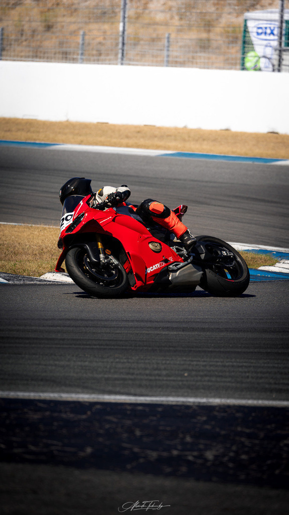 Ducati Trackday Hockenheimring 2026 | Entdecken Sie die faszinierende Welt von Alexander Tschuncky Arts: Kreative Fotografie, atemberaubende Automobilkunst und hochwertiger Bilderdruck. Lassen Sie sich inspirieren! - Realisiert mit Pictrs.com